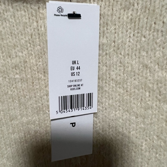 Topshop knitted oversized crew mini dress with exposed seam detail in ivory - Picture 6 of 7